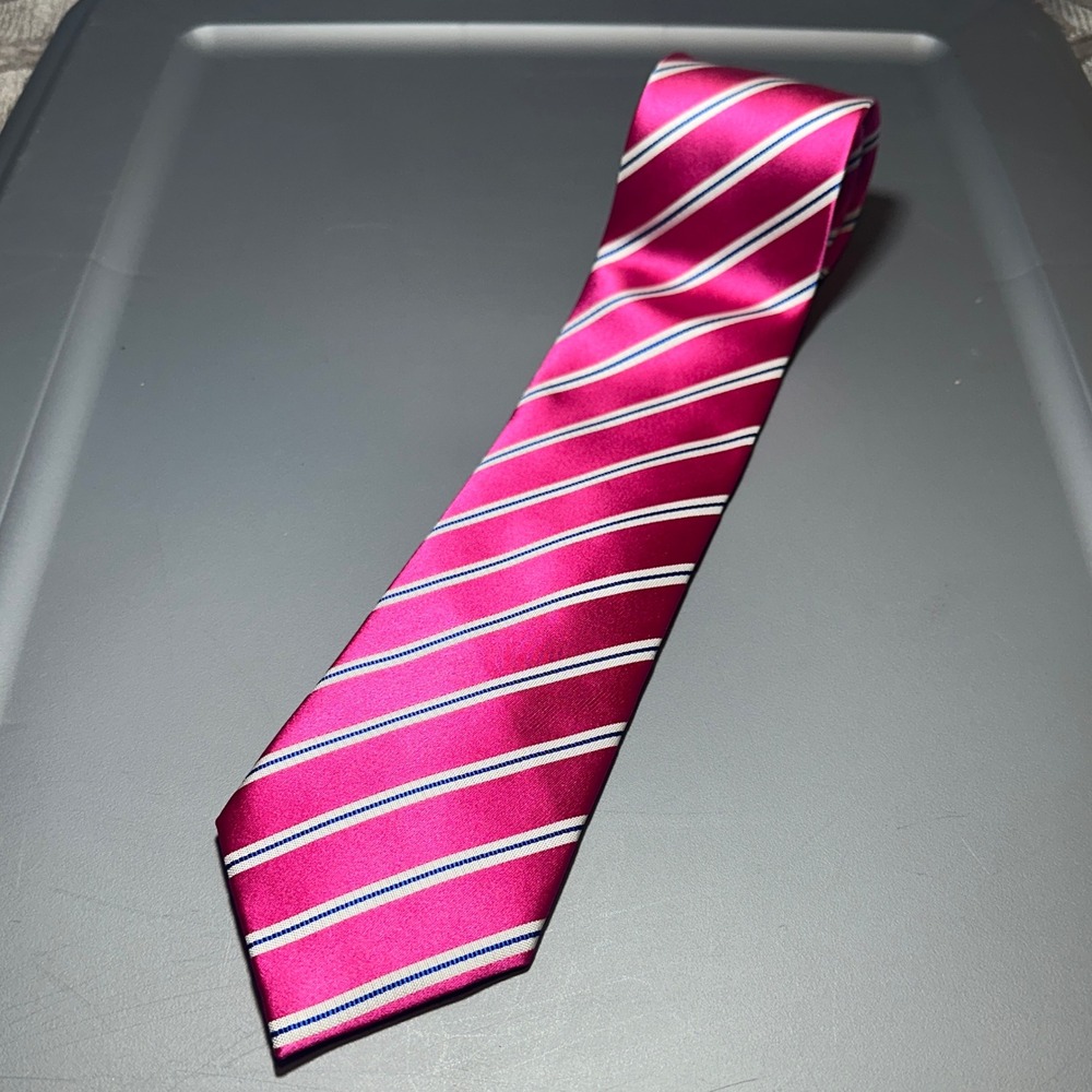 Geoffrey Beene Mens Silk Necktie Magenta Pink Blue White Diagonal Stripe Tie